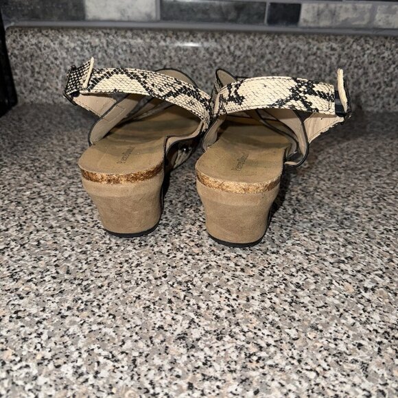 Pierre Dumas | Women's Black Cream Reptile Hook & Loop Strappy Wedges Sz 9 - Picture 4 of 6
